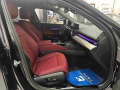 BMW 5 Series 525Li M Sport Package - ფოტო 16