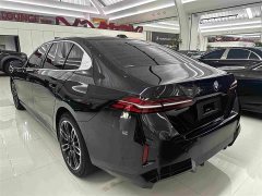 BMW 5 Series 525Li M Sport Package - ფოტო 18