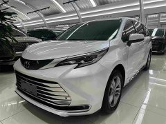 Toyota Sienna 2.5L Hybrid AWD Premium - фото 1