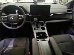 Toyota Sienna 2.5L Hybrid AWD Premium - фото 13