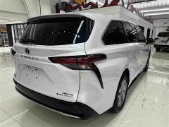 Toyota Sienna 2.5L Hybrid AWD Premium - фото 17