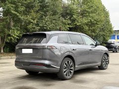 BMW eπ008 Six-Seat Pure Electric Family Comfort Edition - photo 13