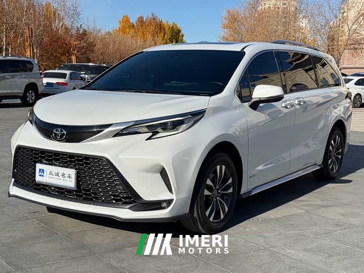 Toyota Gravia 2.5L Hybrid Luxury