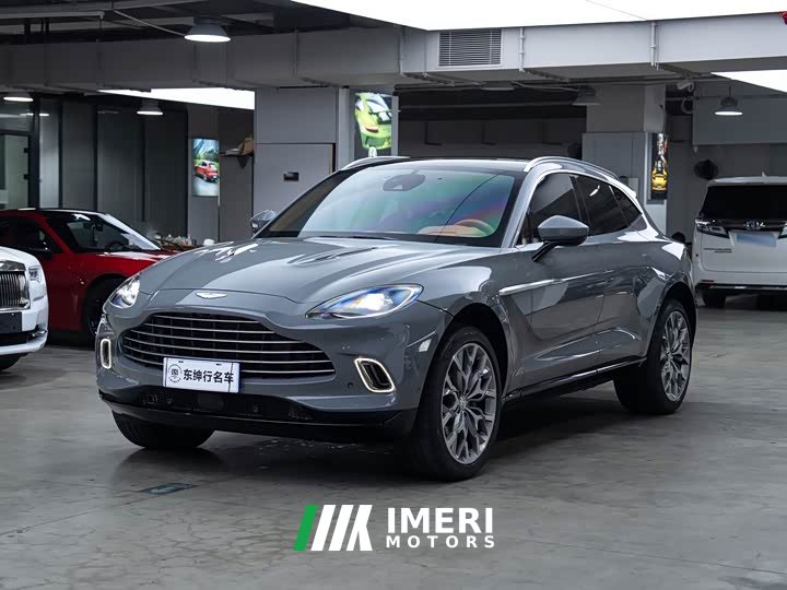 Aston Martin DBX 4.0T V8