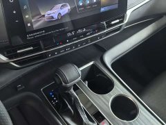 Toyota Sienna 2.5L Hybrid AWD Premium - фото 4