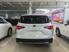 Toyota Sienna 2.5L Hybrid AWD Premium - фото 8