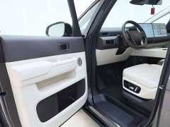 Li Auto Li Xiang MEGA Ultra - ფოტო 11