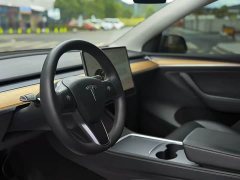 Tesla Model Y Standard Range RWD - фото 2