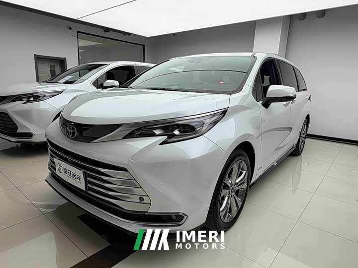 Toyota Sienna 2.5L Hybrid Platinum Edition