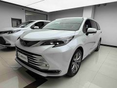 Toyota Sienna 2.5L Hybrid Platinum Edition - фото 1