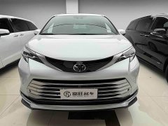 Toyota Sienna 2.5L Hybrid Platinum Edition - фото 2
