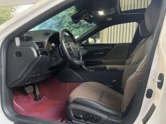 Lexus ES 300h Premium Edition - ფოტო 4