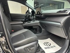 Toyota Sienna 2.5L Hybrid AWD Premium - photo 17