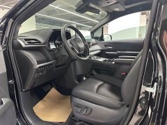 Toyota Sienna 2.5L Hybrid AWD Premium - photo 4