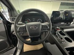 Toyota Sienna 2.5L Hybrid AWD Premium - photo 8