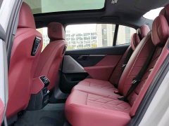 BMW i5 eDrive 35L Luxury Package - ფოტო 13