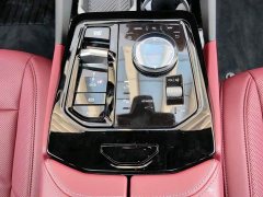 BMW i5 eDrive 35L Luxury Package - ფოტო 3