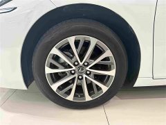 Lexus ES 200 Premium Edition - ფოტო 4