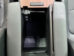 Toyota Gravia 2.5L Hybrid Luxury - photo 13