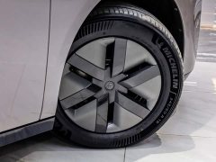 Li Auto Li Xiang MEGA Ultra - ფოტო 8