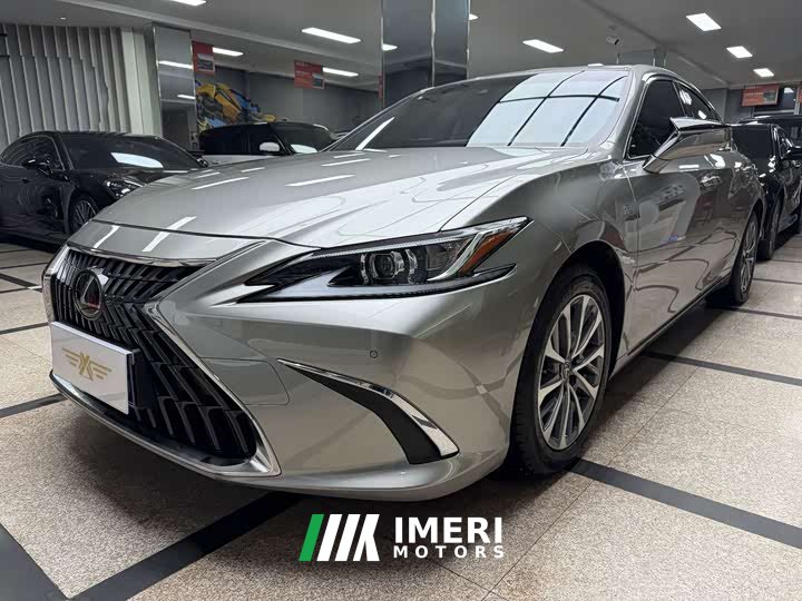 Lexus ES 300h Excellence Edition - ავტომობილი ჩინეთიდან