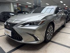 Lexus ES 300h Excellence Edition - ფოტო 1