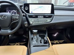 Lexus ES 300h Excellence Edition - ფოტო 11