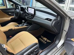 Lexus ES 300h Excellence Edition - ფოტო 15
