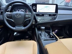 Lexus ES 300h Excellence Edition - ფოტო 16