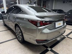 Lexus ES 300h Excellence Edition - ფოტო 6