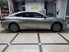 Lexus ES 300h Excellence Edition - ფოტო 7