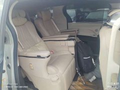 Toyota Sienna 2.5L Hybrid Premium Edition - photo 5
