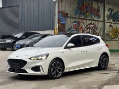 Ford Focus Hatchback EcoBoost 180 Automatic ST Line - ფოტო 1