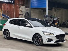 Ford Focus Hatchback EcoBoost 180 Automatic ST Line - ფოტო 2