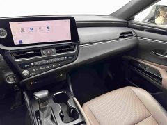 Lexus ES 300h Excellence Edition - фото 14
