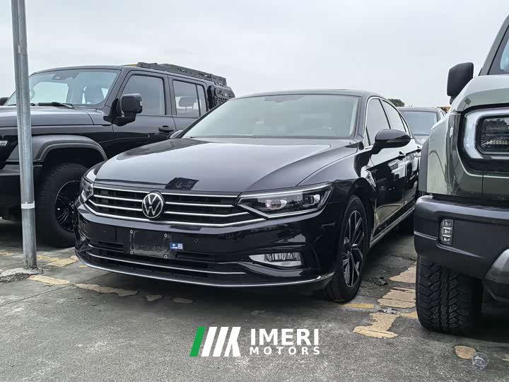 Volkswagen Magotan 330TSI DSG Luxury - car from China