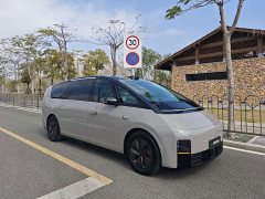 Li Auto Li Xiang MEGA Ultra - ფოტო 3