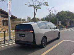 Li Auto Li Xiang MEGA Ultra - ფოტო 5