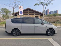 Li Auto Li Xiang MEGA Ultra - ფოტო 8