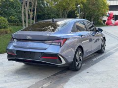 Hyundai Elantra 1.5L CVT Luxury - фото 12