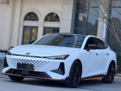 Changan UNI-V 1.5T 500Bar Luxury Sport Edition - фото 1