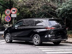 Toyota Sienna 2.5L Hybrid AWD Luxury - ფოტო 12