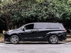 Toyota Sienna 2.5L Hybrid AWD Luxury - ფოტო 2