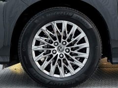 Lexus LM 300h Four-Seat Royal Edition - photo 10