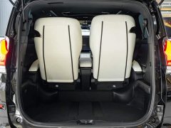 Lexus LM 300h Four-Seat Royal Edition - photo 12