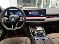 BMW 5 Series 525Li M Sport Package - ფოტო 5