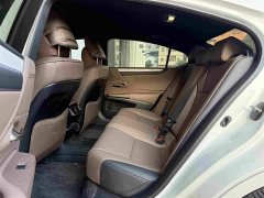 Lexus ES 200 Premium Edition - ფოტო 9