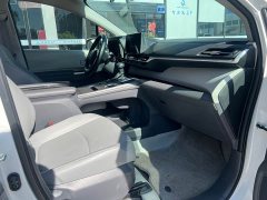 Toyota Gravia 2.5L Hybrid Comfort Edition - photo 14