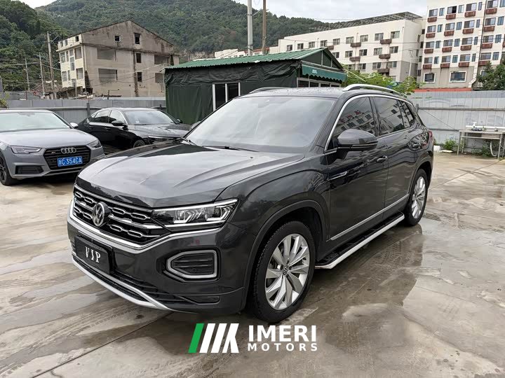 Volkswagen Taos 380TSI AWD Luxury Smart Connected Pro