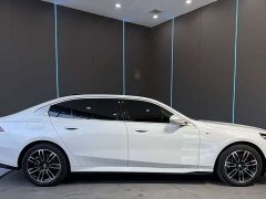 BMW 5 Series 525Li M Sport Package - фото 5